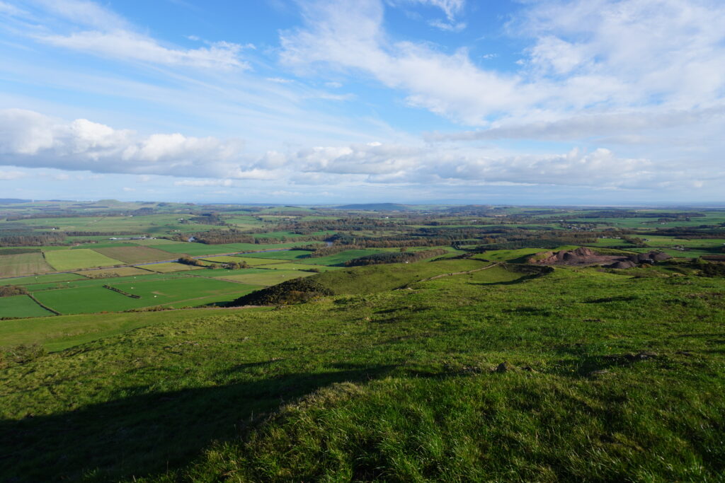 Aussicht in die Landschaft während dem Hadrian’s Wall Path entlang der römischen Grenzanlage in Nordengland