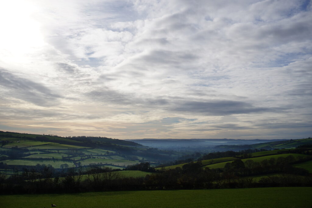 Hügelige Landschaft auf dem Cotswold Way während der JOGLE Fernwanderung