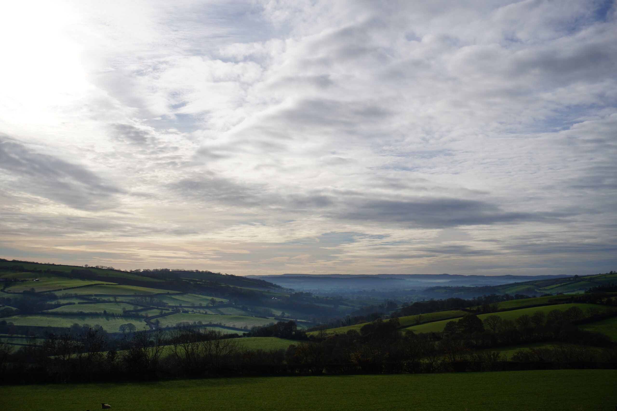 Hügelige Landschaft auf dem Cotswold Way während der JOGLE Fernwanderung